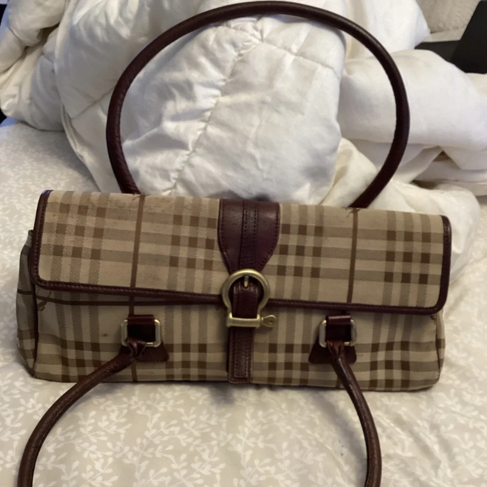 Burberry hand bag and espadrilles - Picture 3 of 6